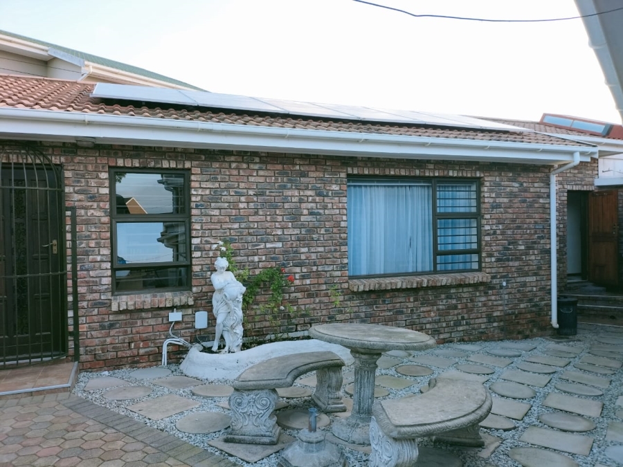 4 Bedroom Property for Sale in Fraaiuitsig Western Cape